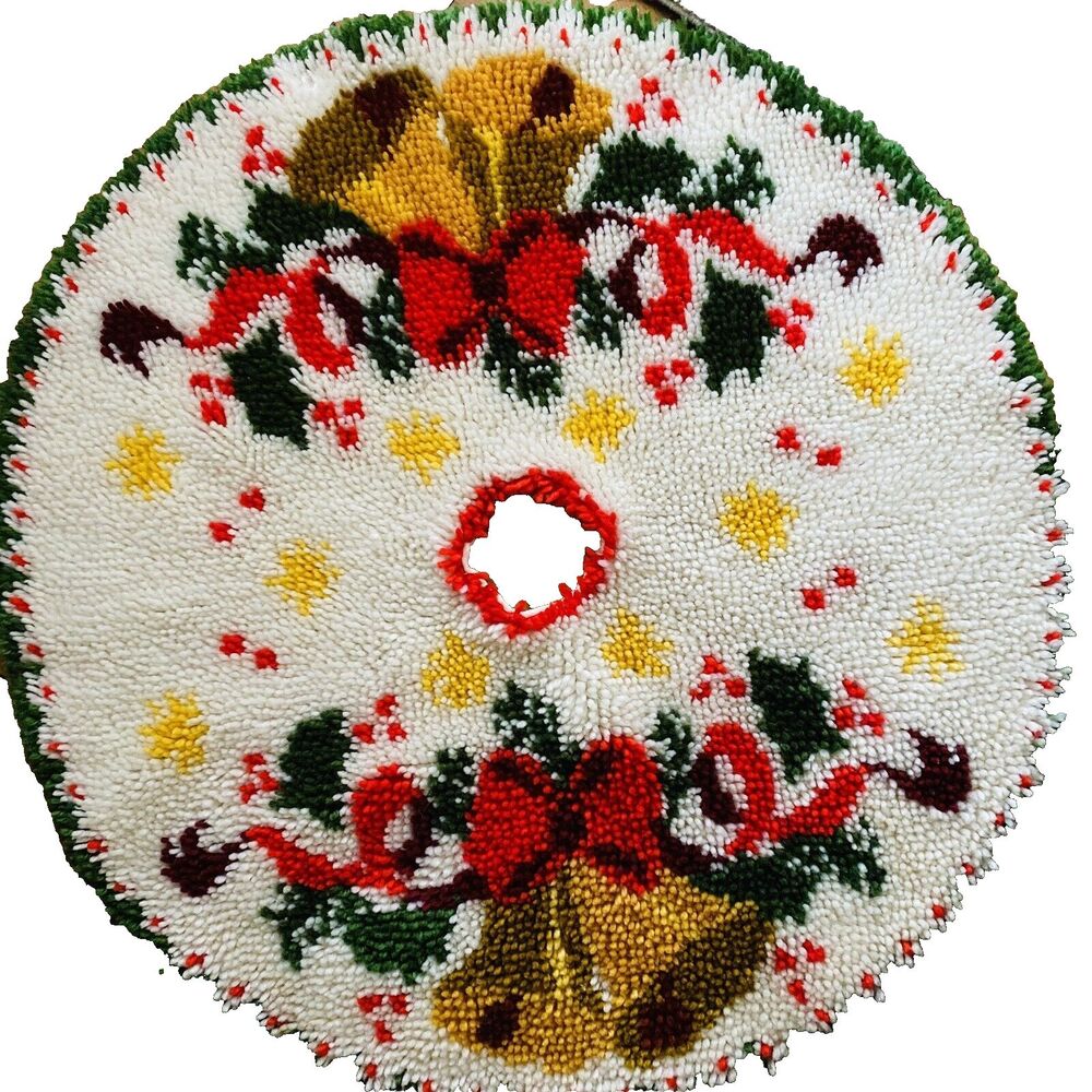 Vintage Christmas Tree Skirt 32" Handmade Latch hook Rug Bells Bows Holly